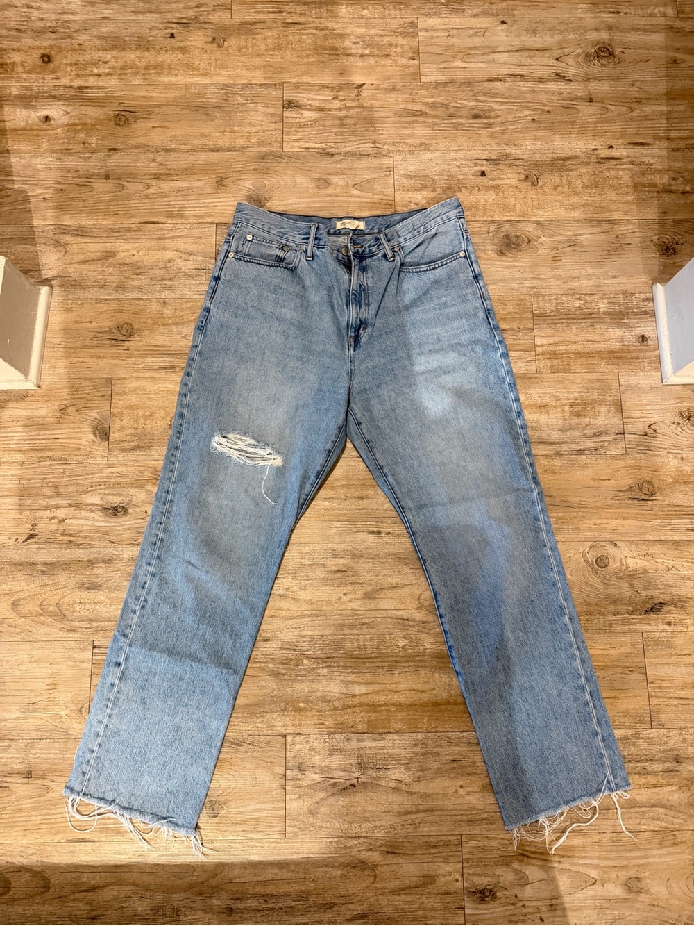 Madewell 90s Straight Jeans with Distressed Upper Thigh Size 31